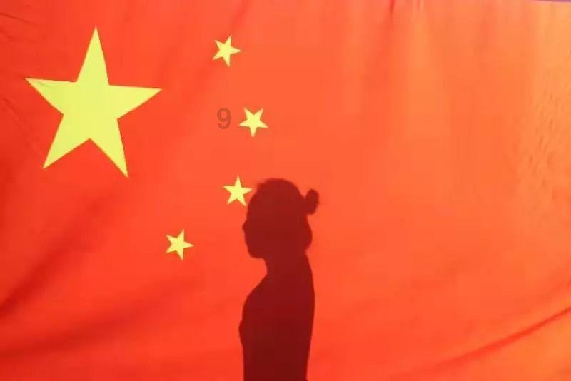 女子下单全国18省外卖半年吃出200多次异物，涉嫌敲诈勒索