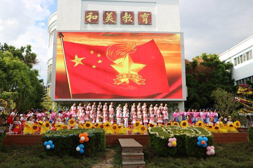 一家三狗好幸福，汪星人嘲讽的小眼神你看懂了吗？