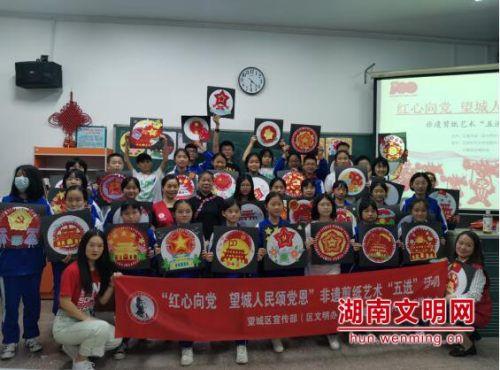 同样是男女搭档组合，玖月传奇和凤凰传奇相比差在哪里？