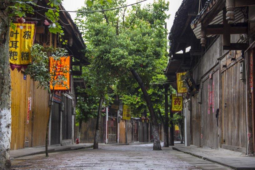 共享单车要停在指定地点吗?(小范围)还是说只要停在共享单车地图蓝色区域内就好了(大范围)如下图