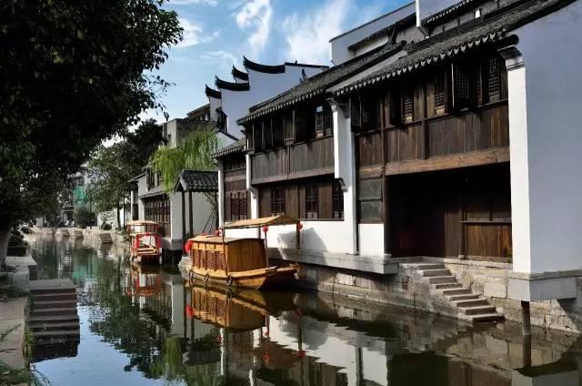 丰田又一SUV迎来换代，号称小号汉兰达，换装凯美瑞同款内饰